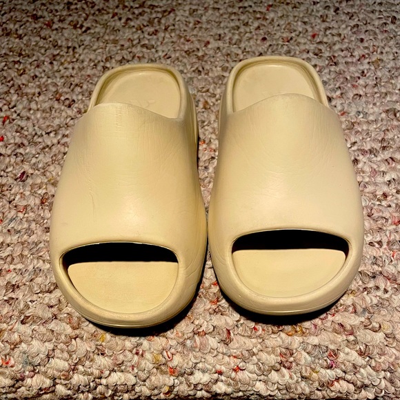 Yeezy Slides Size 13k - Picture 4 of 5